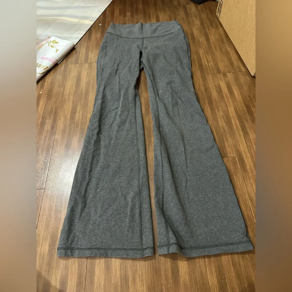 Aritzia TNA heather grey flare yoga pants loungewear size medium - Picture 8 of 9